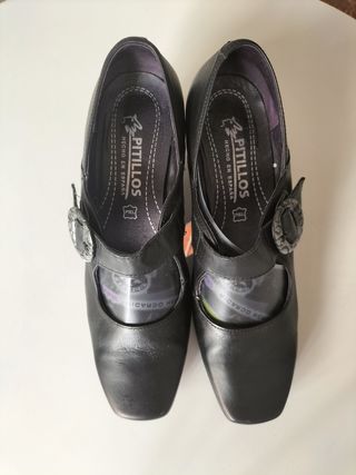 Zapatos negros tacón bajo