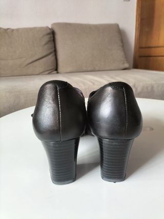 Zapatos negros tacón bajo