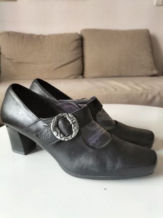 Zapatos negros tacón bajo