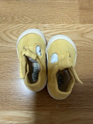 Zapatillas bebé IGOR amarillas