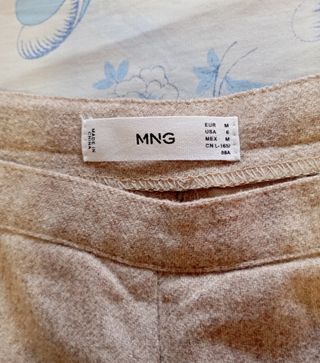 Pantalón Mango beige talla M