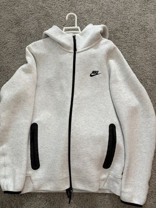 Sudadera Nike gris - con capucha
