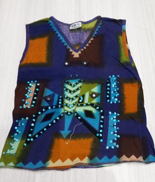 Camiseta multicolor cuello pico