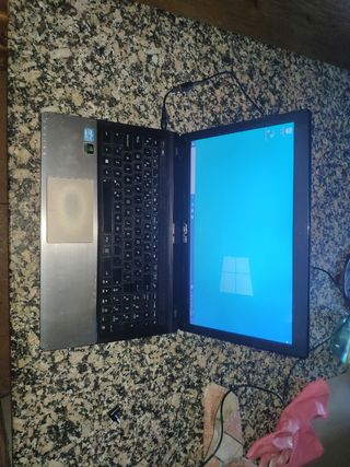 Portátil Asus gris y negro