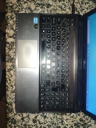 Portátil Asus gris y negro