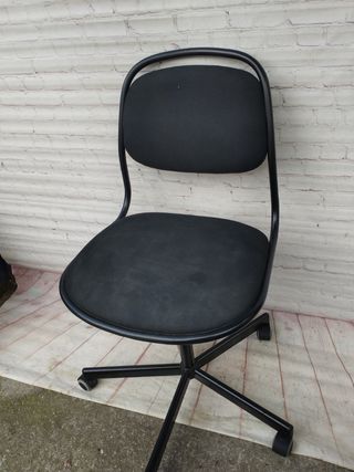 Silla oficina giratoria negra