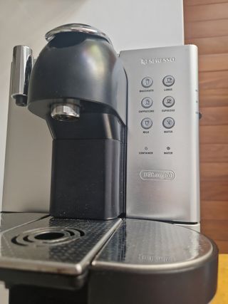 Cafetera Nespresso DeLonghi
