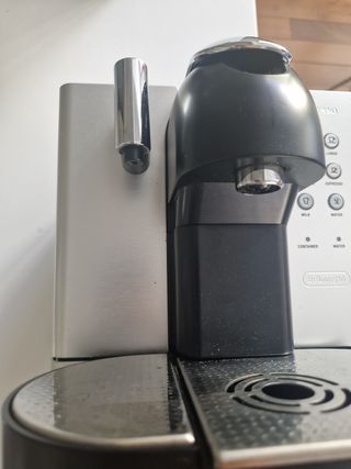 Cafetera Nespresso DeLonghi