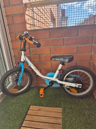 Bicicleta infantil BTWIN 14" con ruedines