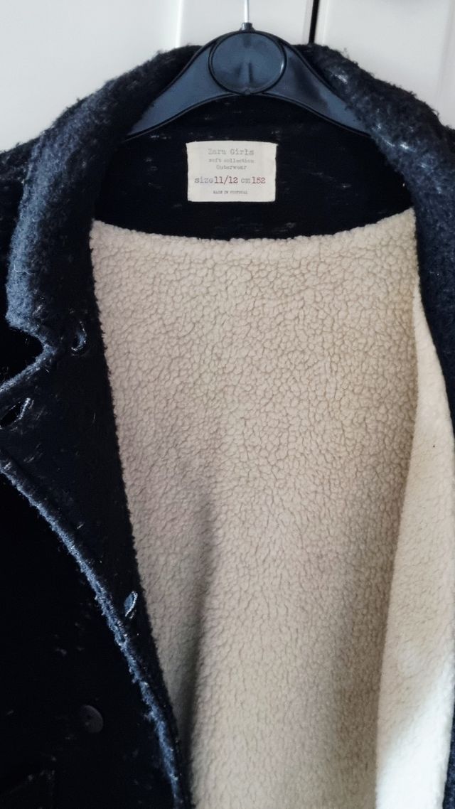 Abrigo negro Zara