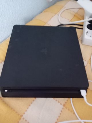 PS4 Slim negra