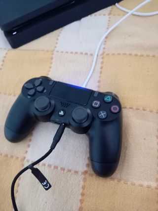 PS4 Slim negra