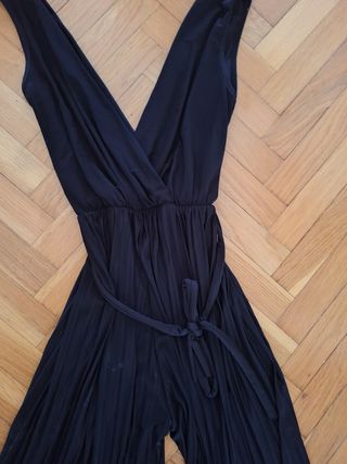 Vestido pantalón negro plisado