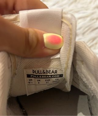 Zapatillas blancas y beige