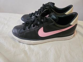 Zapatillas Nike negras y rosas
