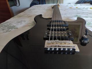 Guitarra Yamaha ERG121 