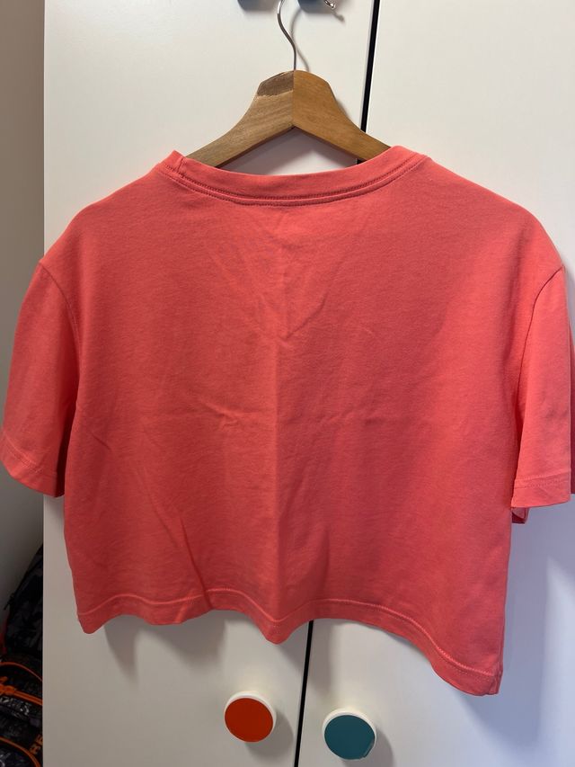 Camiseta Nike crop rosa