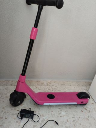 Patinete eléctrico rosa niña