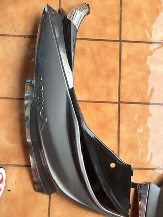 Kymco Miler 125cc: Placas laterales