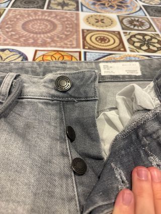Shorts grises rotos
