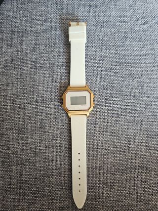Reloj Parfois dorado y blanco