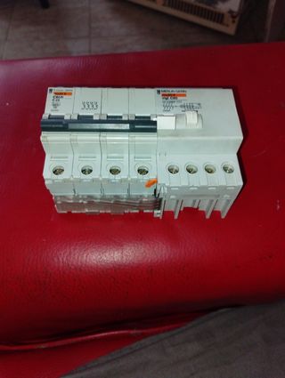 Interruttore Merlin Gerin Vigi C60 9 moduli