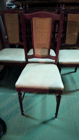 Juego de sillas antiguas de mimbre