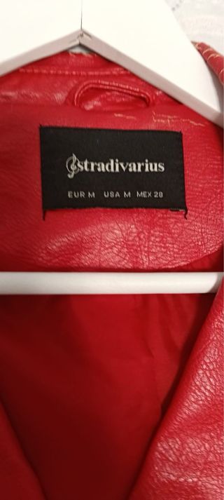 Chaqueta roja Stradivarius