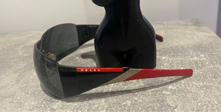 Gafas de sol de una marca exclusiva.