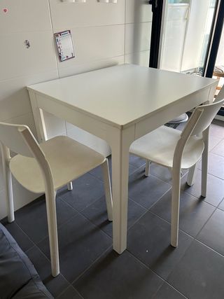 Mesa comedor blanca + 2 sillas Ikea