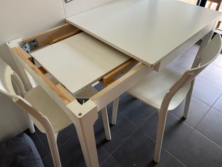 Mesa comedor blanca + 2 sillas Ikea