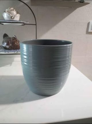 Macetero cerámico gris azulado