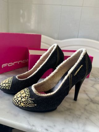 Tacones Fornarina. Made in Italy. Jean y dorado.