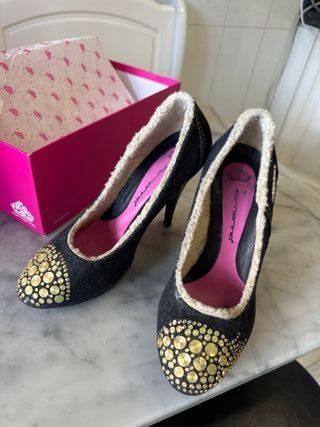 Tacones Fornarina. Made in Italy. Jean y dorado.