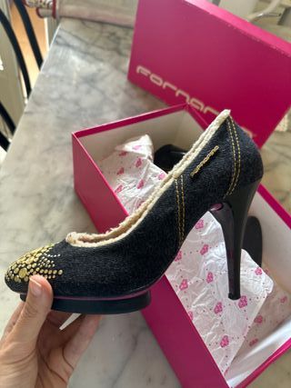 Tacones Fornarina. Made in Italy. Jean y dorado.