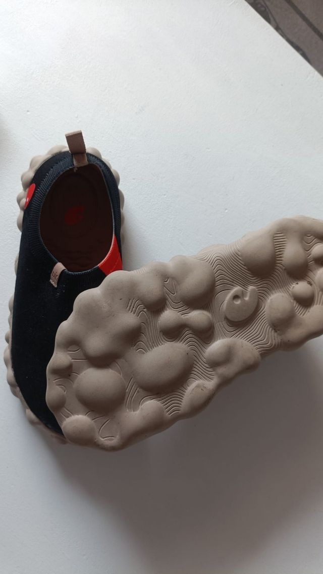 Zapatillas Uin rojas y negras