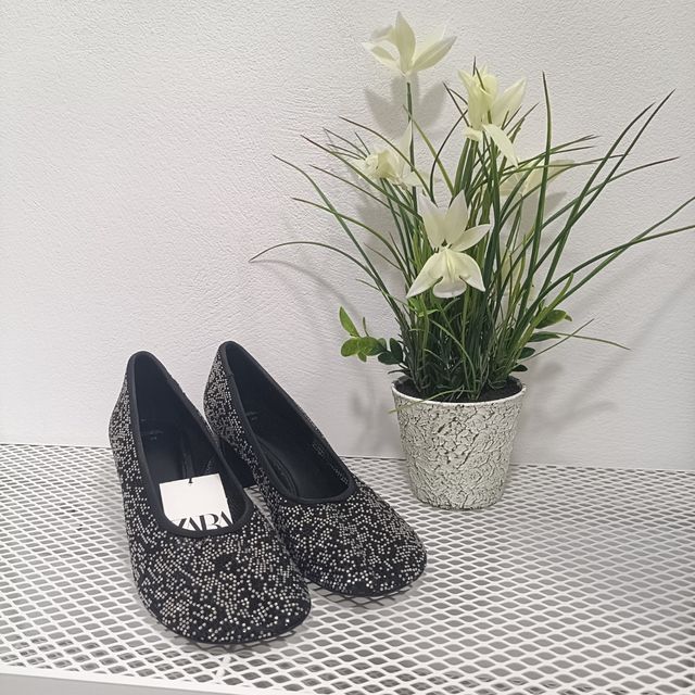 Zapatos tacón negros brillantes