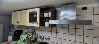 Cucina beige in legno - 3 ante