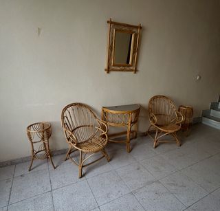 Conjunto mimbre vintage: 2 sillones, mesa, espejo
