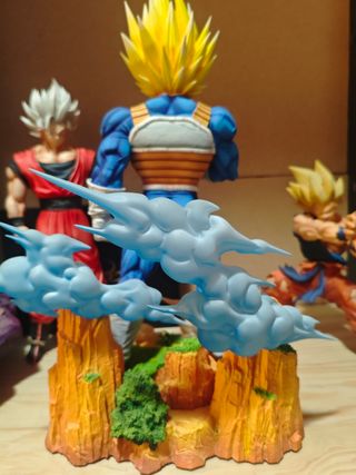 Super Vegeta CloudsFigura 1/6