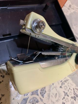 Macchina da cucire portatile vintage