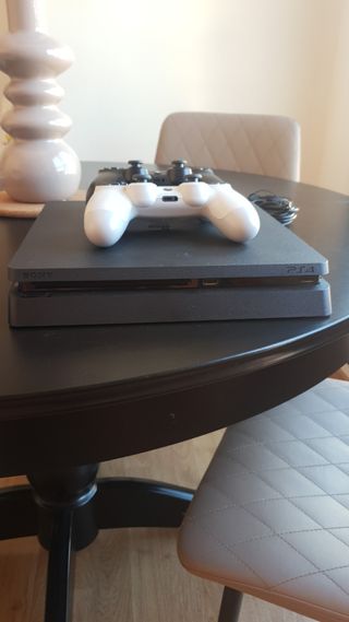 PS4 (PlayStation 4) - 2 mandos + 11 juegos