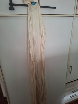 Vestido Zara beige plisado 