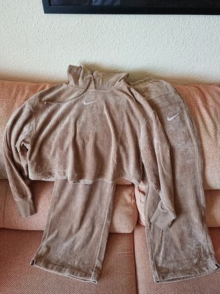 Chándal Nike pana beige