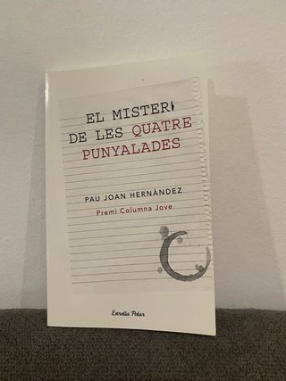 El misteri de les quatre punyalades: Premi Colu...