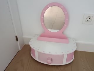 Tocador infantil rosa con espejo