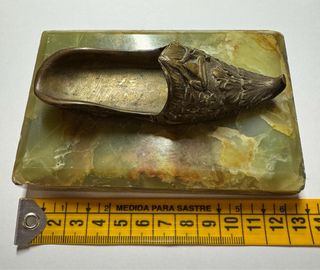 Zapato en bronce.