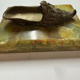 Zapato en bronce.