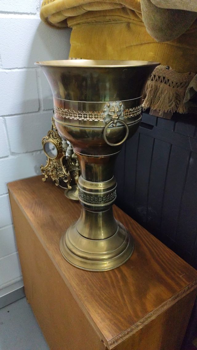 Macetero antiguo dorado metal