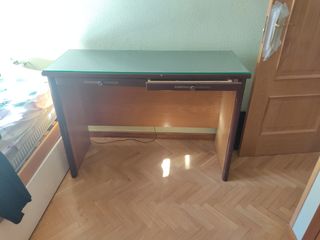 Mesa escritorio con sobre de cristal 